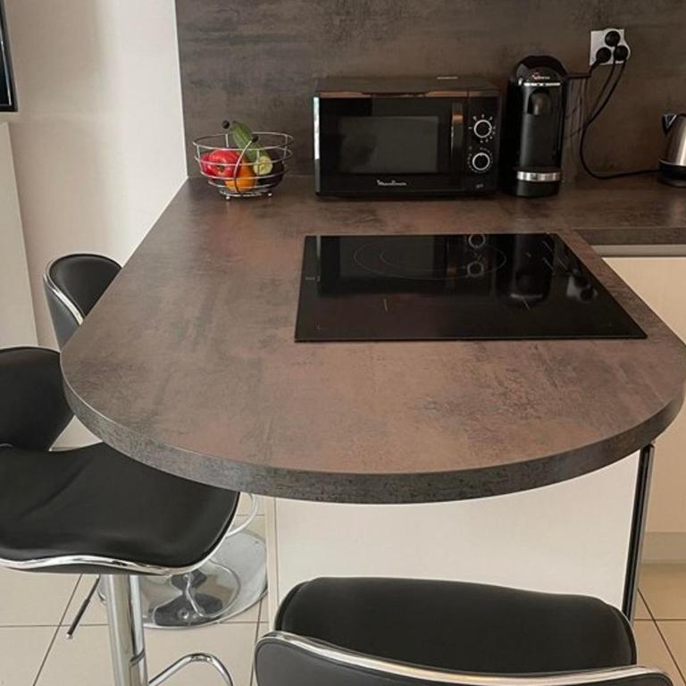 Hyères : T2 avec clim, piscine & parking au Port - FR-1-335-190 - Apartment - 14