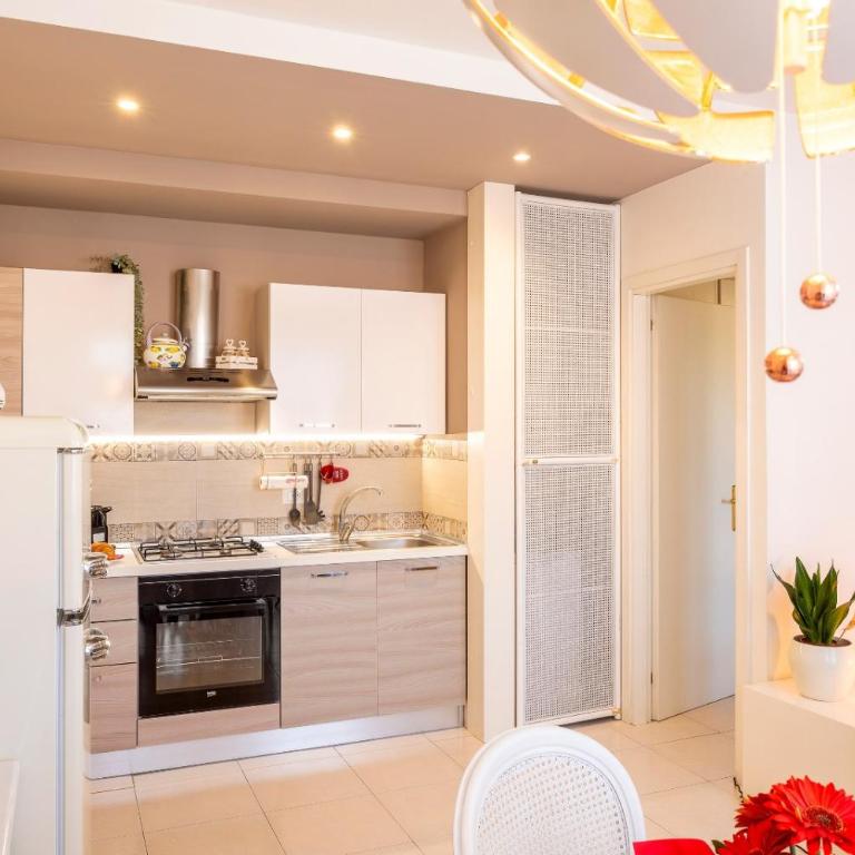 Elena Apartment - Free Secure Parking - Center - Pool - View Lake - One-Bedroom Apartment - 5