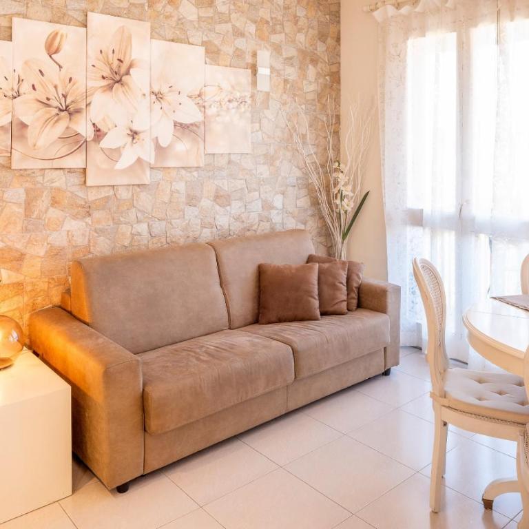 Elena Apartment - Free Secure Parking - Center - Pool - View Lake - One-Bedroom Apartment - 1