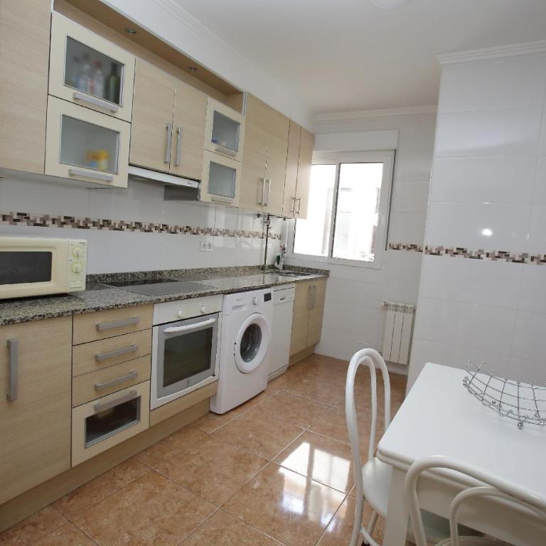 Piso de 4 habitaciones a un paso del centro de Oviedo - Apartamento de 4 habitaciones - 2