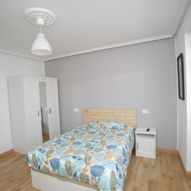 Piso de 4 habitaciones a un paso del centro de Oviedo - Apartamento de 4 habitaciones - 17