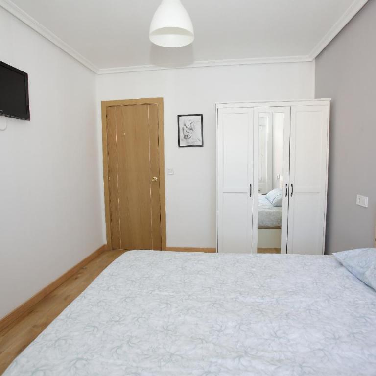 Piso de 4 habitaciones a un paso del centro de Oviedo - Apartamento de 4 habitaciones - 18