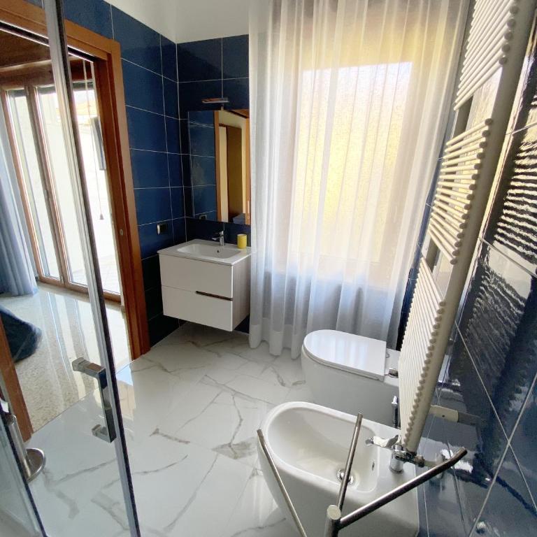 B&B Borgo Antico - Camera Matrimoniale con Balcone - 9
