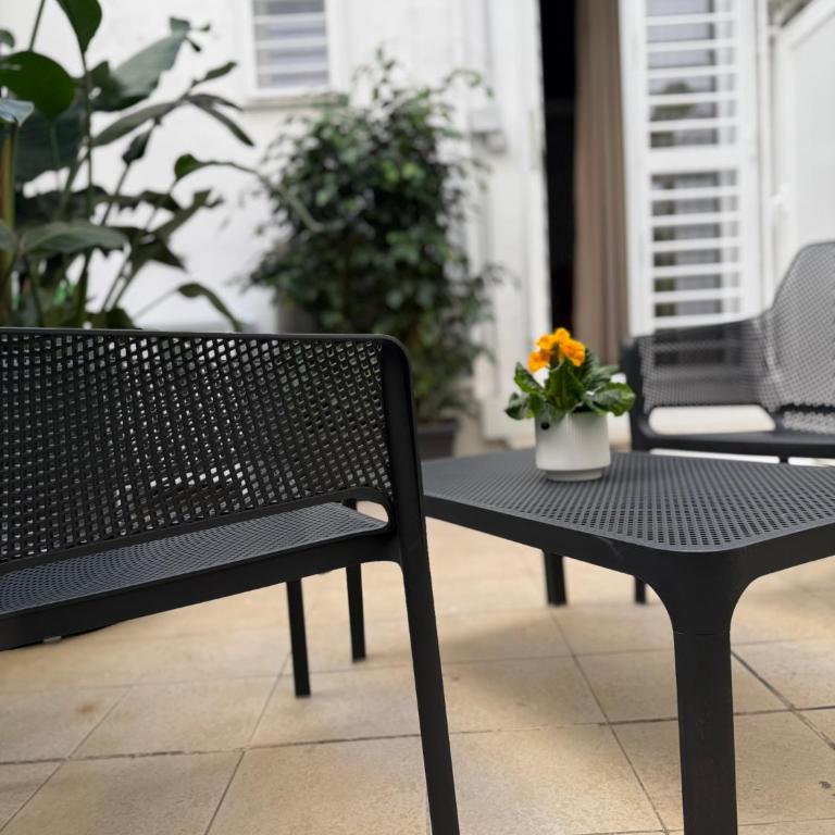 CARLO'S Guest House - Triple Room with Terrace - 14