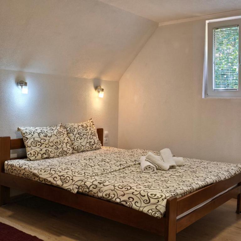 Domaćinstvo Krstajić - Rural holiday - Standard Double Room with Shared Bathroom - 1