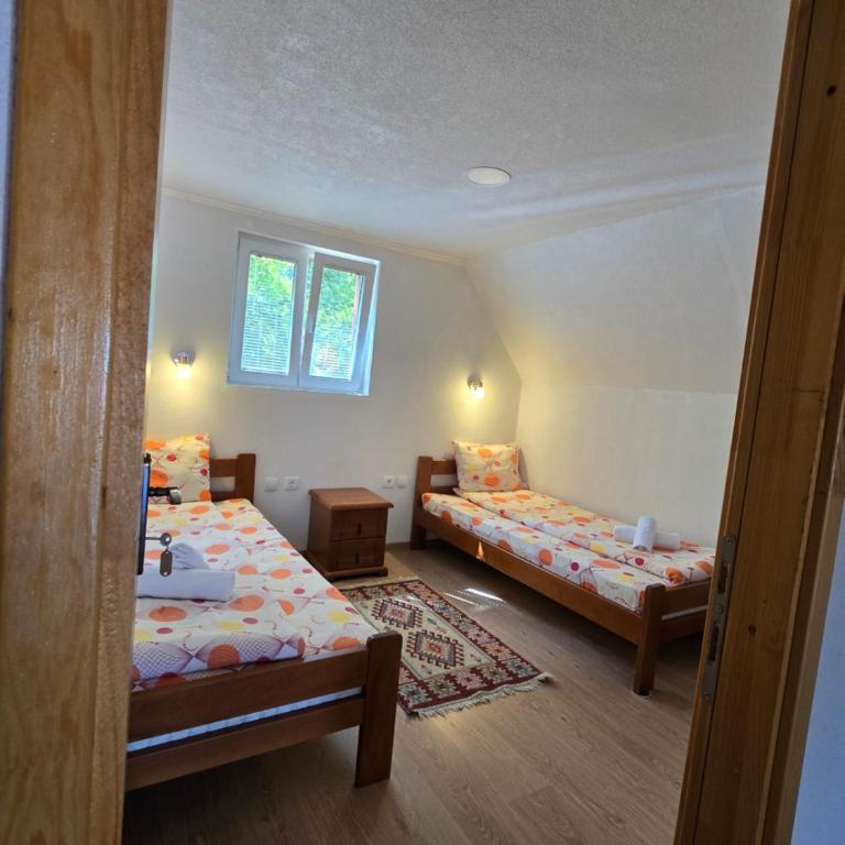 Domaćinstvo Krstajić - Rural holiday - Twin Room with Shared Bathroom - 2