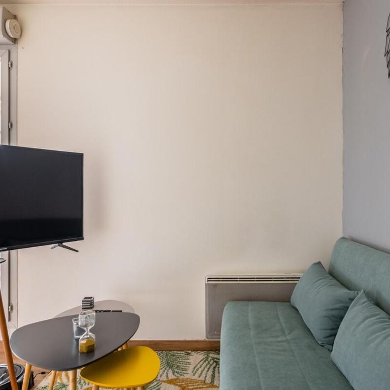 JOYAU CACHÉ avec Parking privatif en Hyper-centre - One-Bedroom Apartment - 2