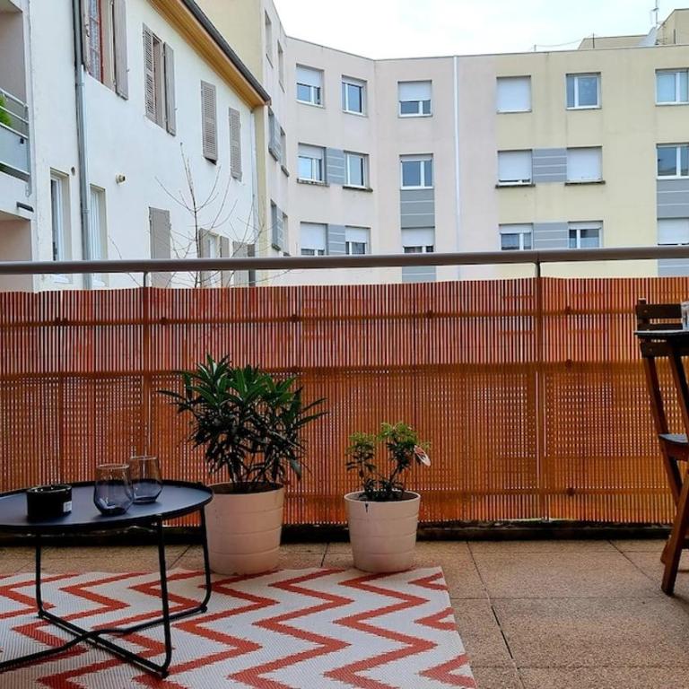 JOYAU CACHÉ avec Parking privatif en Hyper-centre - One-Bedroom Apartment - 15