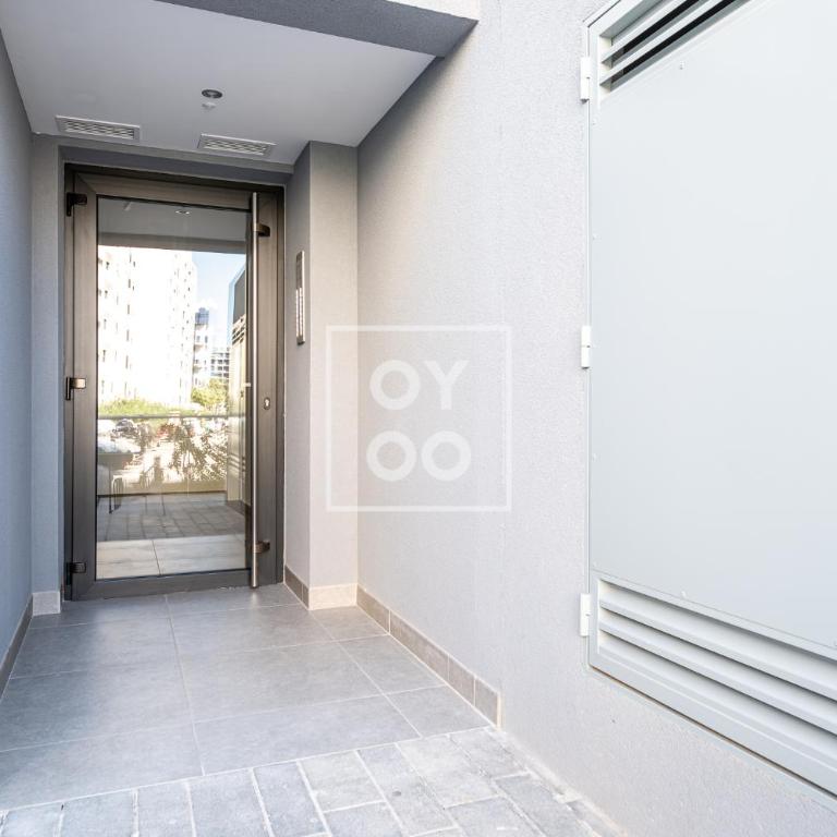 Infinity Blue groundfloor apt, beachfront, heated pool - by OYOOSTAYS - Apartamento de 2 dormitorios con terraza y vistas al mar - 13