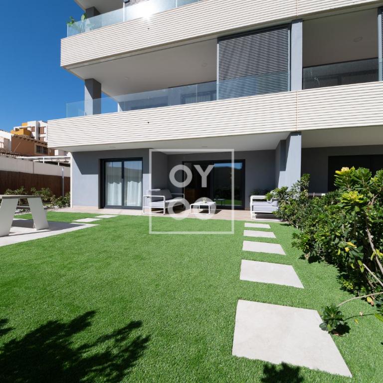 Infinity Blue groundfloor apt, beachfront, heated pool - by OYOOSTAYS - Apartamento de 2 dormitorios con terraza y vistas al mar - 3