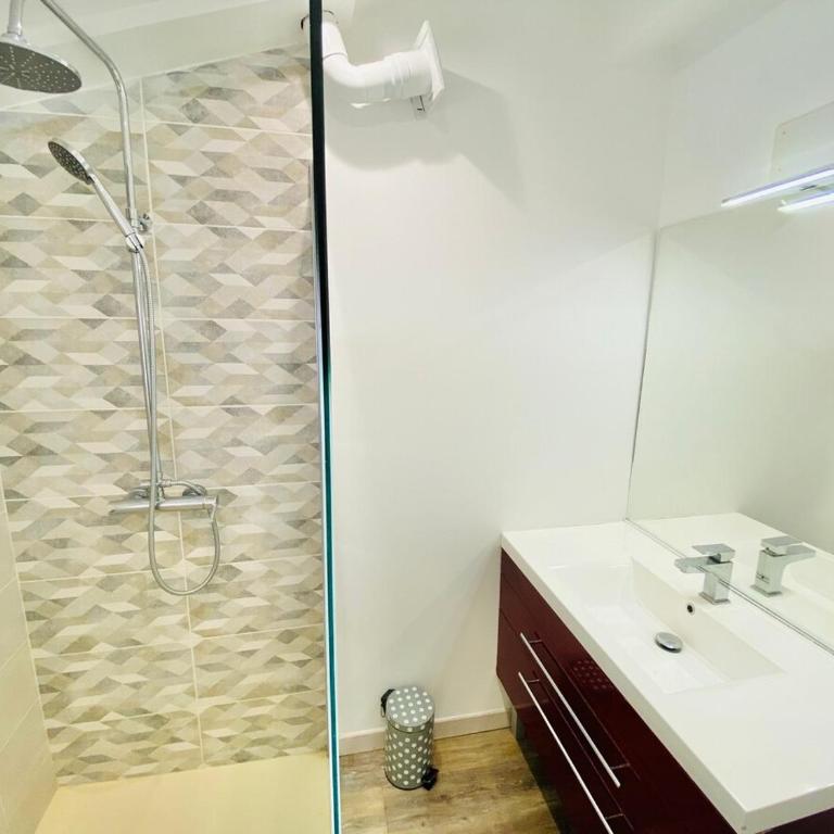 Duplex 3 Chambres Proche Gare Clim, WIFI, parking - Appartamento con 3 Camere da Letto - 2