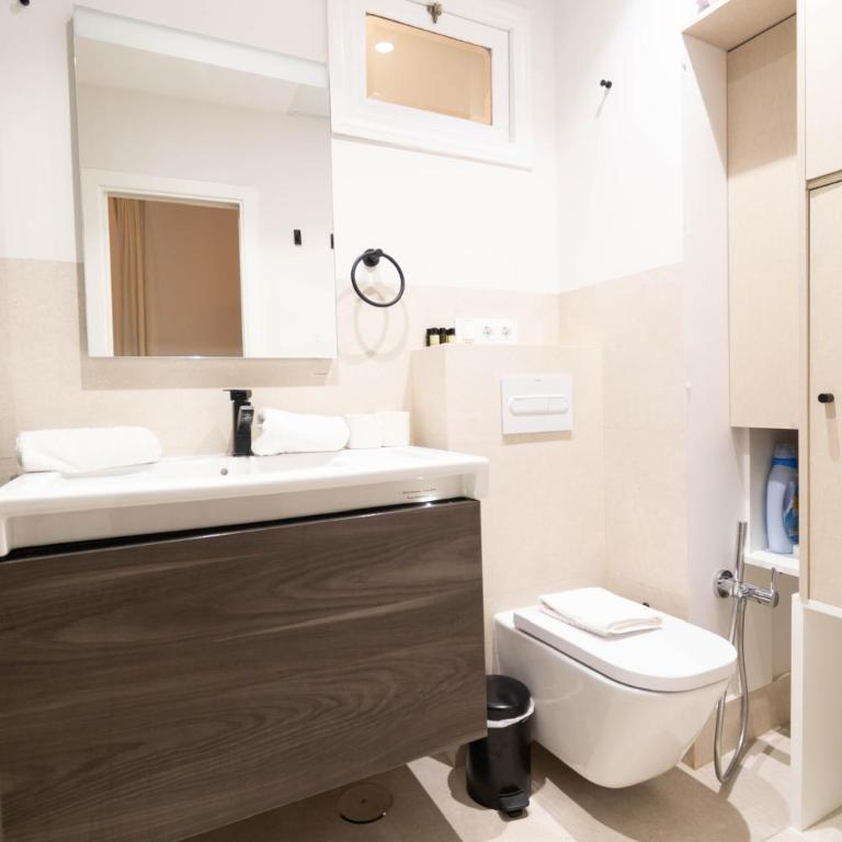 5-Bedroom Gem in the Heart of Seville - Apartamento - 50