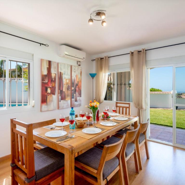 Villa Holivista Elegant 4-Bedroom Spanish Villa in Estepona - Villa - 21