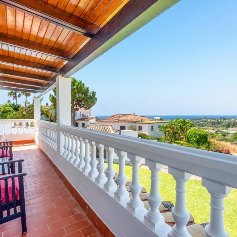 Villa Holivista Elegant 4-Bedroom Spanish Villa in Estepona - Villa - 16