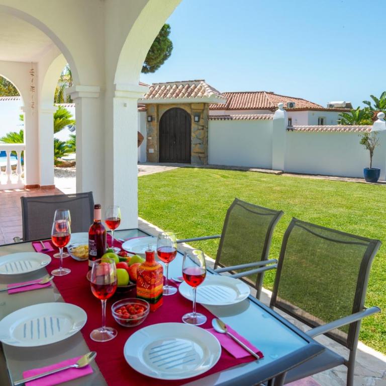 Villa Holivista Elegant 4-Bedroom Spanish Villa in Estepona - Villa - 19