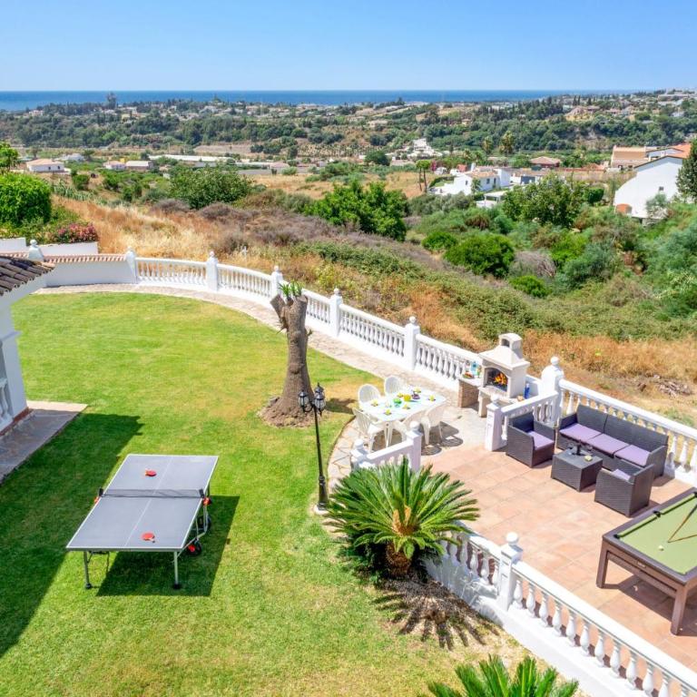 Villa Holivista Elegant 4-Bedroom Spanish Villa in Estepona - Villa - 27