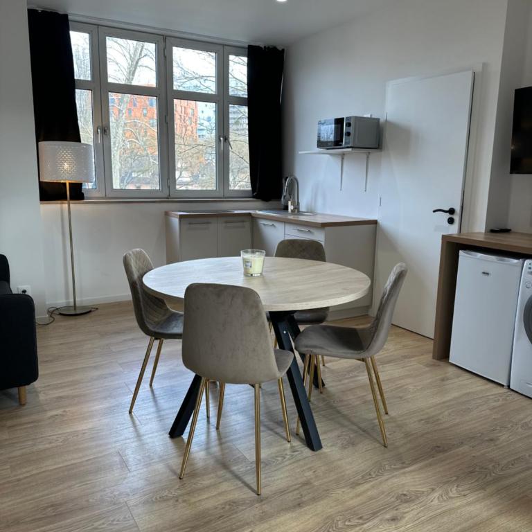 Le Rubis- Premium - Vue sur l'Eau - Wacken, Parlement Européen - 6 Pers - Two-Bedroom Apartment - 8
