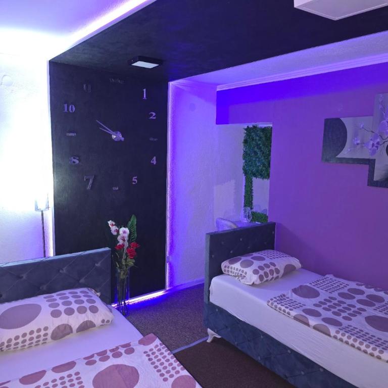 Rooms Vedran & AURUM Private Spa - Twin Room with Private Bathroom - 4
