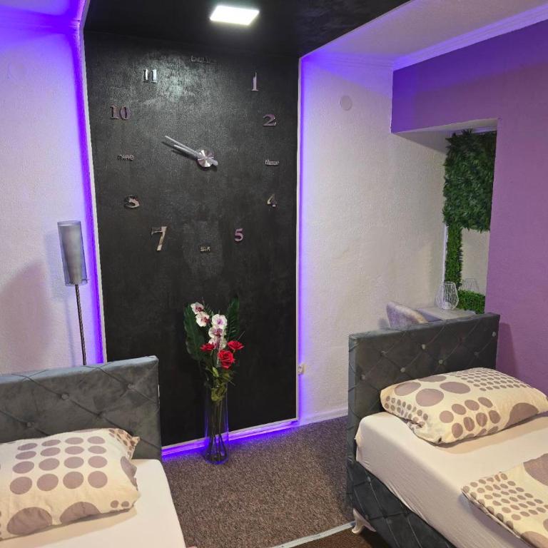 Rooms Vedran & AURUM Private Spa - Twin Room with Private Bathroom - 3