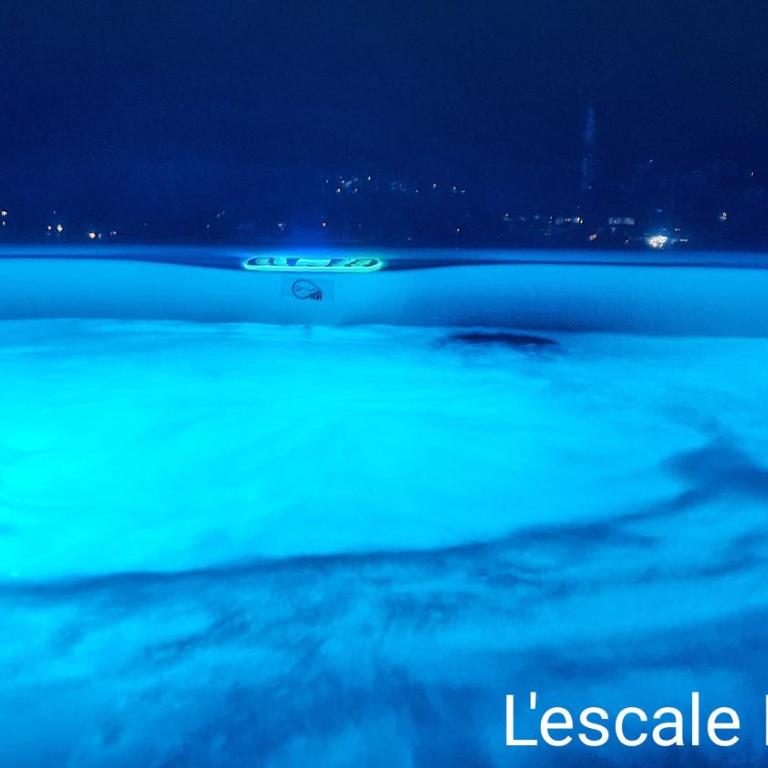 Vue imprenable et jacuzzi 4 Etoiles - Chalet 1 Chambre - 19