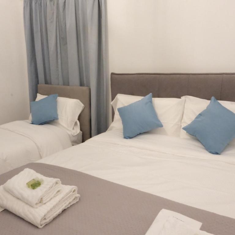 Grandma's Home - Three-Bedroom Apartment - 76