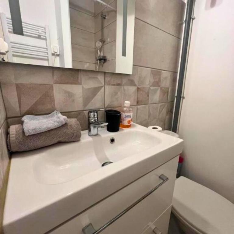 Studio bohème au coeur de Montpellier! - One-Bedroom Apartment - 4