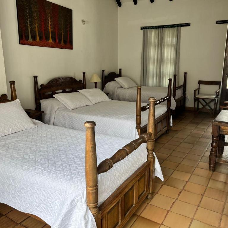 Los Ángeles Posada - Family Room with Balcony - 4