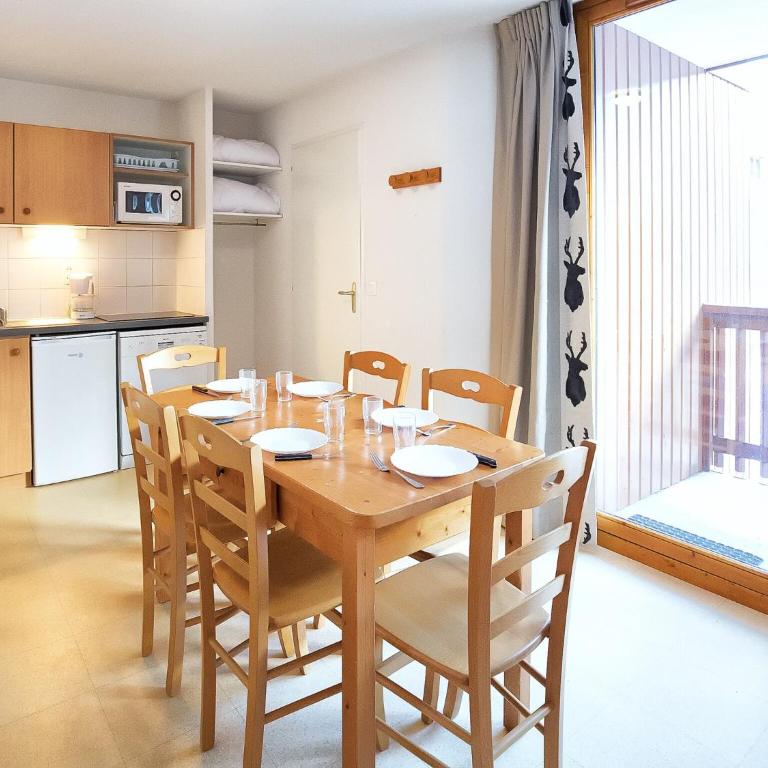 Apartment with 2 rooms, balcony - Appartement 1 Chambre - 11