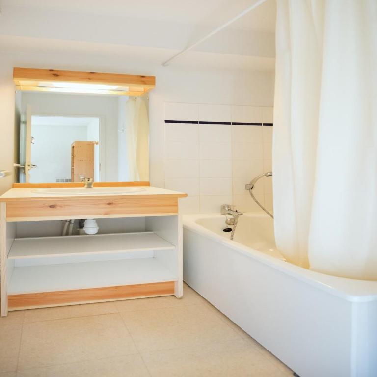 Apartment with 2 rooms, balcony - Appartement 1 Chambre - 13