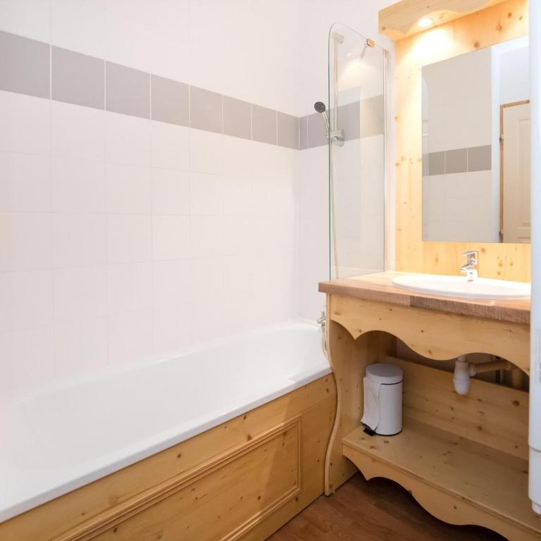 Apartment in Orelle with shared pool - Appartement 2 Chambres - 17