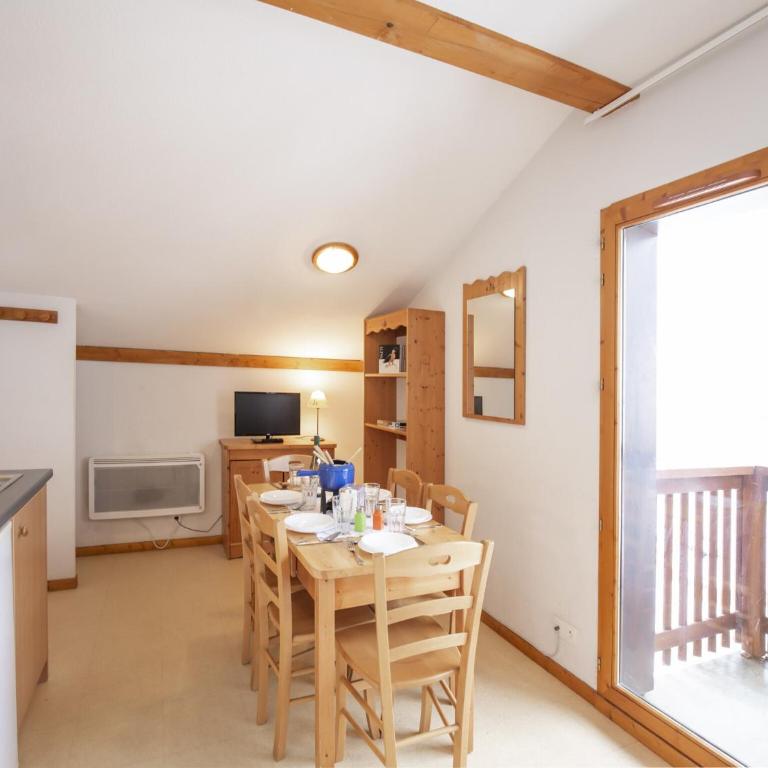 Apartment with 2 rooms and balcony - Appartement 1 Chambre - 2