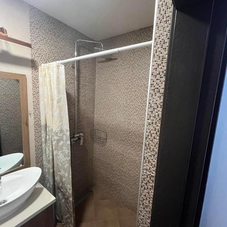 Costa apt 3 bedrooms Ideal for Groups Near Arena - Three-Bedroom Apartment - 23
