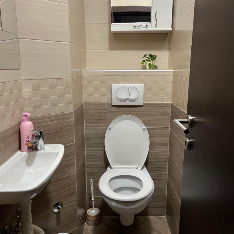 Costa apt 3 bedrooms Ideal for Groups Near Arena - Three-Bedroom Apartment - 25