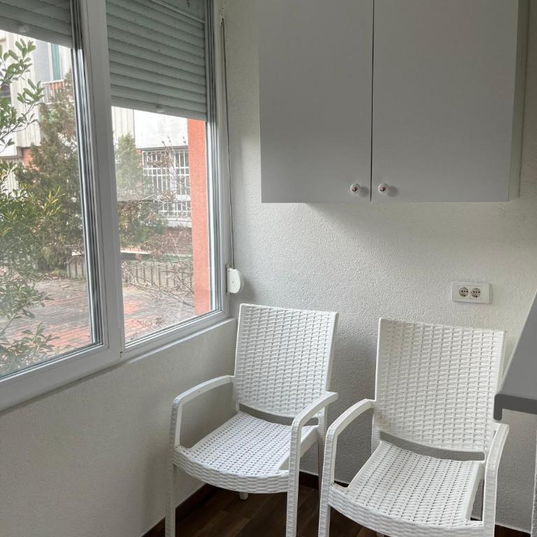 Costa apt 3 bedrooms Ideal for Groups Near Arena - Three-Bedroom Apartment - 24