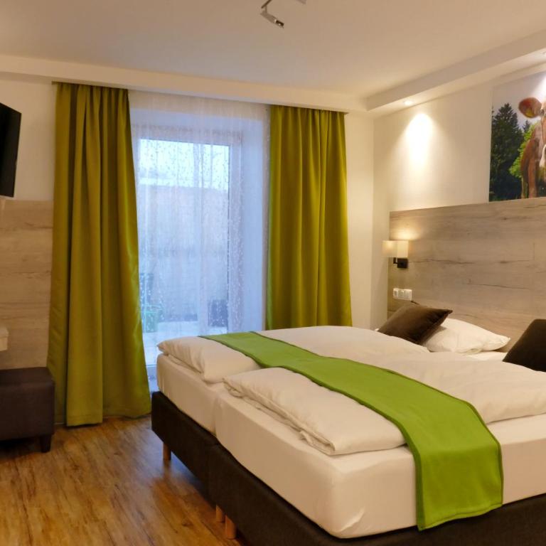 Altstadthotel "Zum Hechten" - Superior Vierbettzimmer - 3