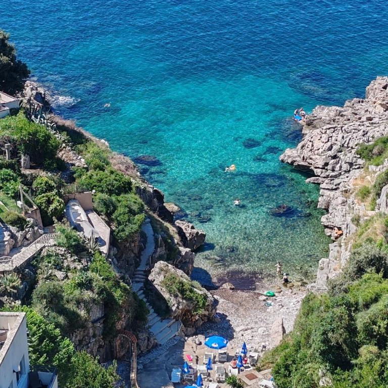 Villa Contact - Two-Bedroom Apartment with Terrace and Sea View - 3