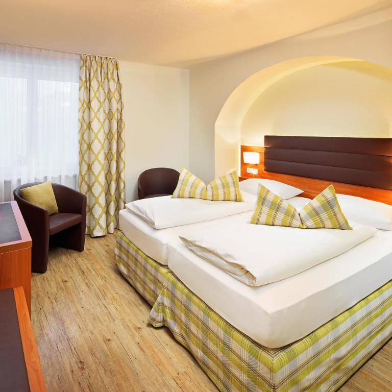 Altstadthotel "Zum Hechten" - Superior Vierbettzimmer - 4