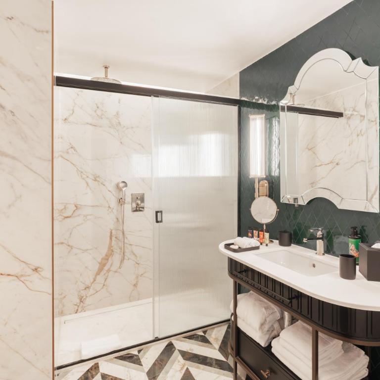 The Goethe Hotel - Small Luxury Hotels of the World - Ampia Camera Matrimoniale - 5