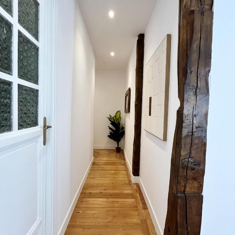 dPLACE to Be - Apartamentos de Lujo en Centro Histórico - Deluxe Two-Bedroom Apartment with Garden View - 5