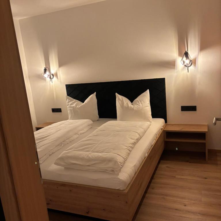 "Frechdax - Apartments Stubai" Unique Apartments, near BUS STOP & GROCERY STORE, inkl STUBAI SUPERCARD & INFRARED CABIN - Apartment mit 2 Schlafzimmern - 6