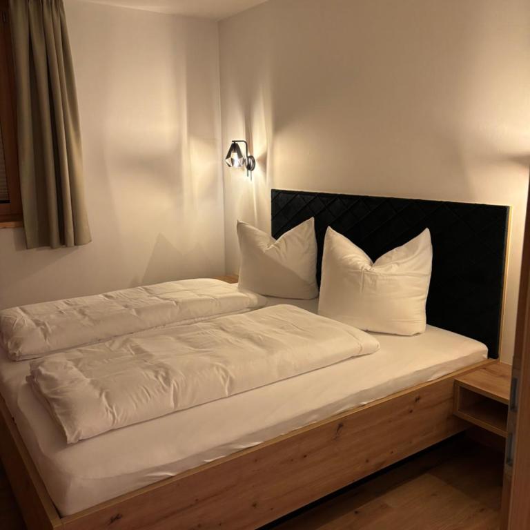 "Frechdax - Apartments Stubai" Unique Apartments, near BUS STOP & GROCERY STORE, inkl STUBAI SUPERCARD & INFRARED CABIN - Apartment mit 2 Schlafzimmern - 5