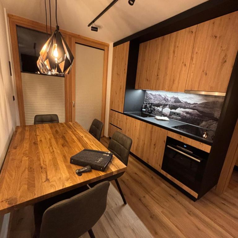 "Frechdax - Apartments Stubai" Unique Apartments, near BUS STOP & GROCERY STORE, inkl STUBAI SUPERCARD & INFRARED CABIN - Apartment mit 2 Schlafzimmern - 2