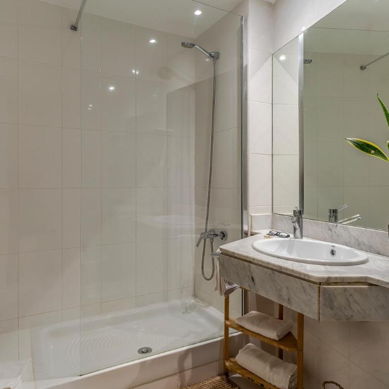 Canela Homes BARCELONA NINOT - Three-Bedroom Apartment - 3
