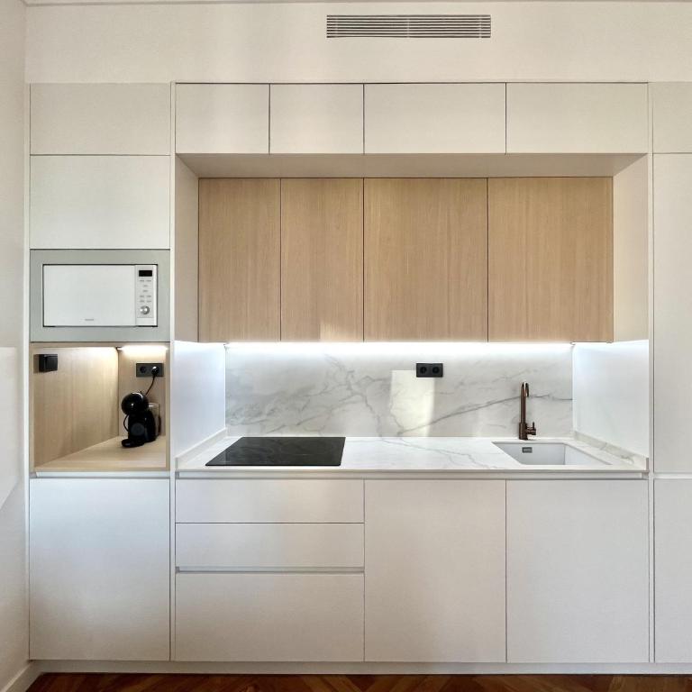 dPLACE to Be - Apartamentos de Lujo en Centro Histórico - Deluxe Two-Bedroom Apartment with Garden View - 7
