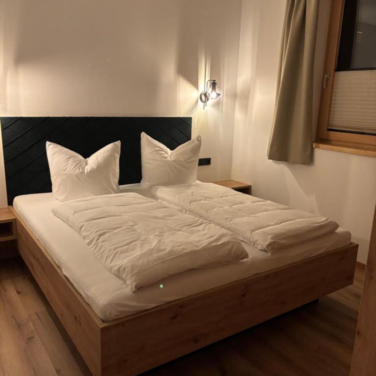 "Frechdax - Apartments Stubai" Unique Apartments, near BUS STOP & GROCERY STORE, inkl STUBAI SUPERCARD & INFRARED CABIN - Apartment mit 2 Schlafzimmern - 4