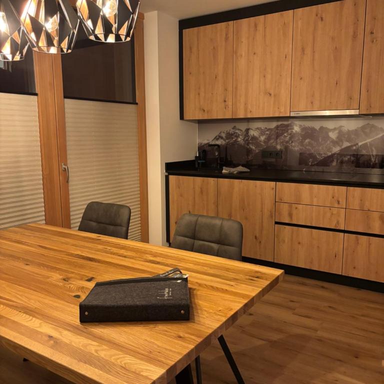 "Frechdax - Apartments Stubai" Unique Apartments, near BUS STOP & GROCERY STORE, inkl STUBAI SUPERCARD & INFRARED CABIN - Apartment mit 2 Schlafzimmern - 2