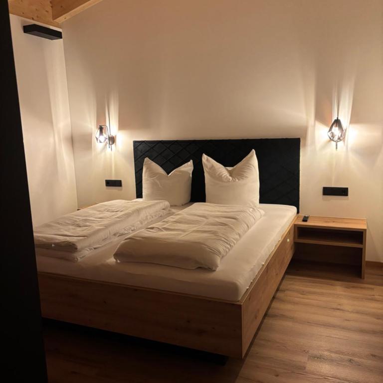 "Frechdax - Apartments Stubai" Unique Apartments, near BUS STOP & GROCERY STORE, inkl STUBAI SUPERCARD & INFRARED CABIN - Apartment mit 3 Schlafzimmern und Balkon - 9