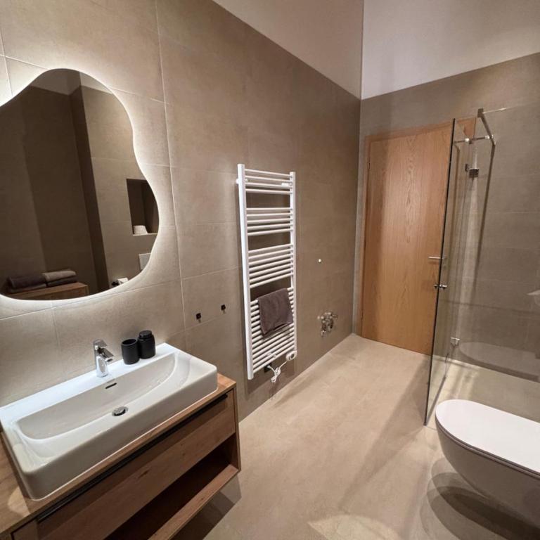 "Frechdax - Apartments Stubai" Unique Apartments, near BUS STOP & GROCERY STORE, inkl STUBAI SUPERCARD & INFRARED CABIN - Apartment mit 3 Schlafzimmern und Balkon - 6