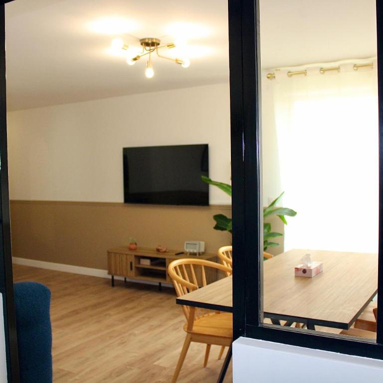 Le Repaire Elégant - Two-Bedroom Apartment - 9