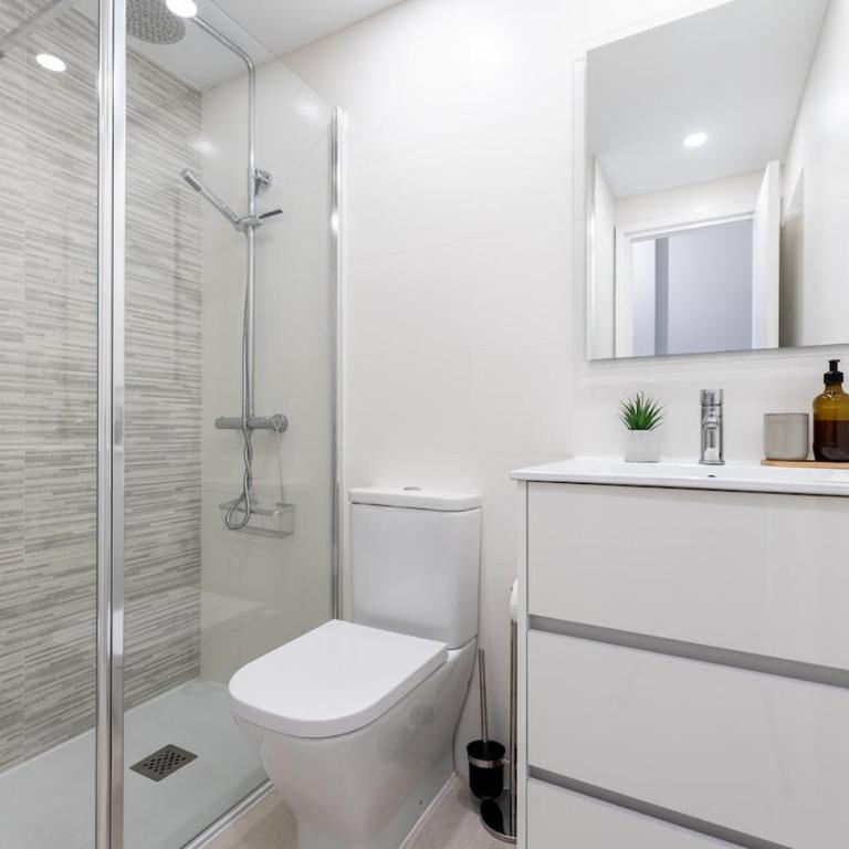 Salou Studio by Beach & Pool - AC - Free Parking - Apartment with Pool View - 21